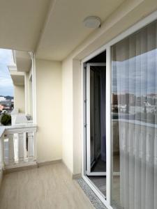 Modern 2-Bed Near Tirana and Airport with Balconies