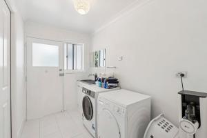 Miss Beachy - Pet-Friendly Stylish Beachfront 4BR