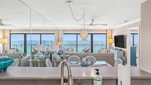 Beachfront Breeze by AvantStay Beachfront Condo