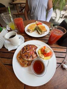 Casa Pura Vida 2bd Tropical Paradise 6min Walk To The Beach Activity Amenities Included