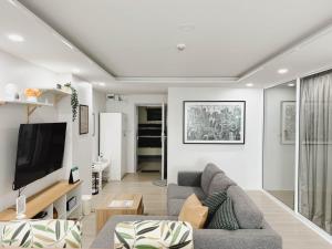 Silom Hideaway 27 Floor City View, 4-min to BTS