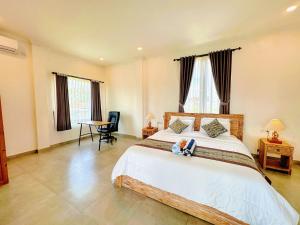 Puri Anyar Guesthouse - Elevated Paradise w Panoramic rice field views