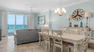 Beach Breeze by AvantStay Beachfront Beach Chairs Included 2 Pools