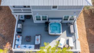 Coconut Cove by AvantStay Deck w Hot Tub Access to 2 Pools