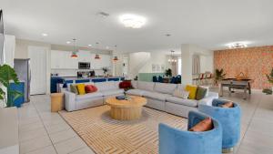 Sleeps 20 9BDR Star Wars-Themed Game Room Pool Hot Tub Nassau by AvantStay