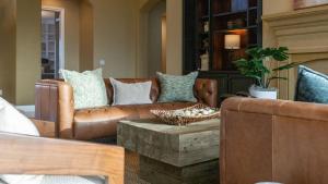 Hilltop Estate w Pool Hot Tub Fire Pit Views Cleveland Vista by AvantStay