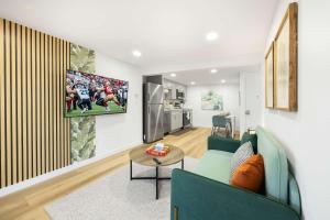 Remodeled 1BR Private Basement 9 Min to Beach