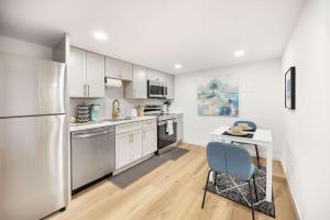 Remodeled 1BR Private Basement 9 Min to Beach