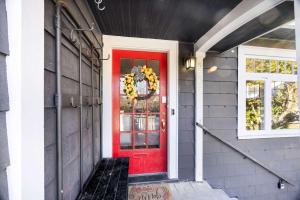 Sunny Seattle Home Mt Rainier UW Steps Away