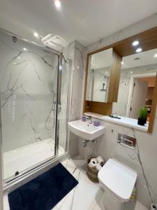 West London Modern Retreat Gym, Sauna, Cinema