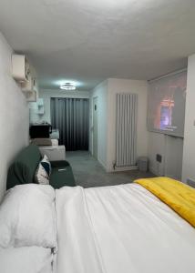 Sheffield Modern Studio with Free Charging