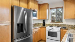 Walk to Dining Mission Pacific Beach and BarsNightlife Private Backyard