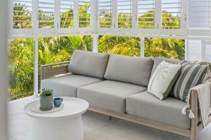 The Cheeky Palm - Beachy, enjoy a cheeky cocktail!