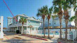 Stylish Condo w Pool Spa Access Wak to Beach Beach Breeze by AvantStay
