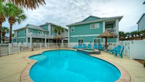 Stylish Condo w Pool Spa Access Wak to Beach Beach Breeze by AvantStay