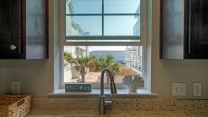 Stylish Condo w Pool Spa Access Wak to Beach Beach Breeze by AvantStay