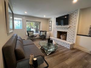 2BD cozy guest suite in West Vancouver!