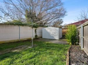 Entire Cozy Home near Stadium, Backyard & Parking