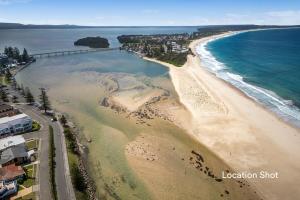 Relax by the Coast, Views, Pool & Sauna