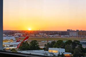 Sunset View 4BR at Mascot Close to CBD & Airport