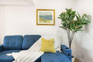 Modern 3BR Retreat w City Views 2 Living Spaces