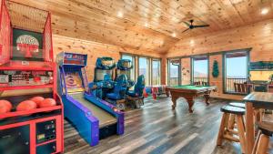 All Fun Games by AvantStay Indoor Pool Game Room Theater Mountain Views Near Pigeon Forge Dollywood