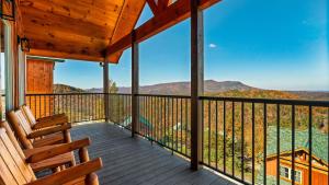 All Fun Games by AvantStay Indoor Pool Game Room Theater Mountain Views Near Pigeon Forge Dollywood