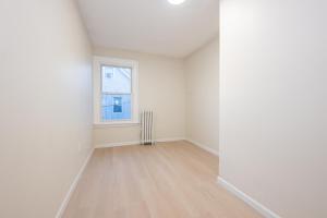 Modern 3BR - Train Station & Downtown 2 mins walk