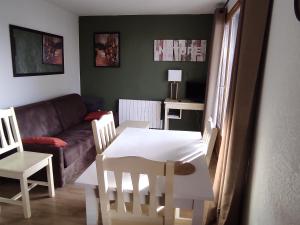 Appartement cosy à Super-Besse pour 6 personnes avec parking - FR-1-814-174