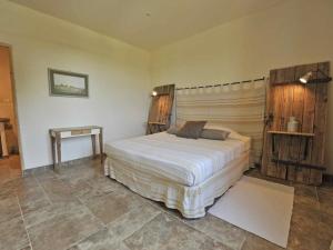 Gîte Rustique à Neuilly-le-Réal avec Animaux Acceptés - FR-1-489-611