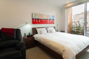 Bright, Warm, Comfy and Prime Location