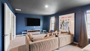 Stinger Luxe Retreat by AvantStay 8BR Luxury Villa Near Disney w Pool Game Room