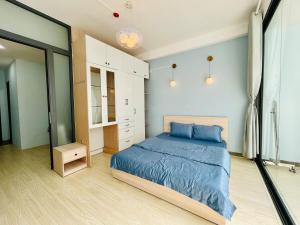 Studio 302 BathTub 5min to Pink Church