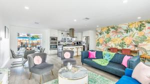 Pool Hot Tub Putting Green near Deerfield Beach Oasis on Fourth by AvantStay