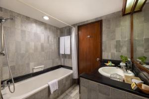 Bathroom, The Jayakarta Bali Beach Resort & Spa in Bali