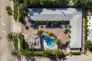 Comfortable beach front apartment in Singer Island