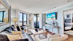 504 Summerhouse by AvantStay Ocean Front Condo w Community Pool Access