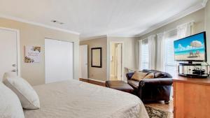 504 Summerhouse by AvantStay Ocean Front Condo w Community Pool Access