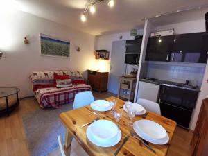 Studio cabine à 200m pistes, bain, balcon - FR-1-771-80