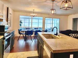 3-bdrm Lakefront Main House #12 Rockwood