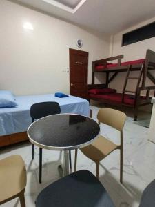 Reys Pension House- Family Room