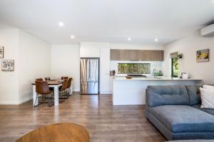 Fresh, Modern Escape, Minutes to the Beach