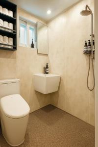 안국하우스-경복궁1분 북촌안국역5분 송현공원뷰 감성독채 남산뷰 루프탑 편백침대