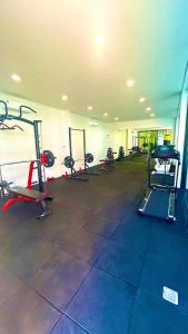 Spacious Townhouse with Pool and slide, Gym, BBQ, Kids playground