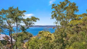 Spacious Family Retreat by HolidayCo