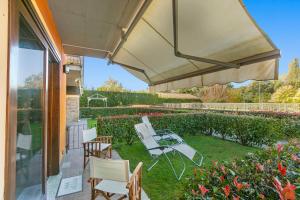 Blu Oltrelago Pool & Lake - Happy Rentals