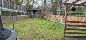 Modern house, sleeps 6, contractors welcome