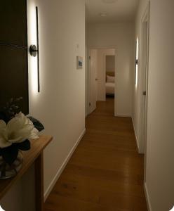 City Views, Modern 2BR, Balcony & Pool