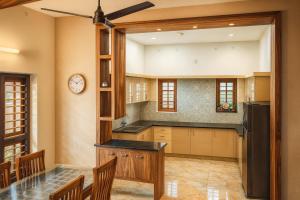 PATHIRAMANAL Service Villas
