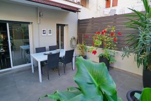 Two-Bedroom Apartment - Passatge Nogués 5 room in Barcelona4Seasons - Sagrada Familia